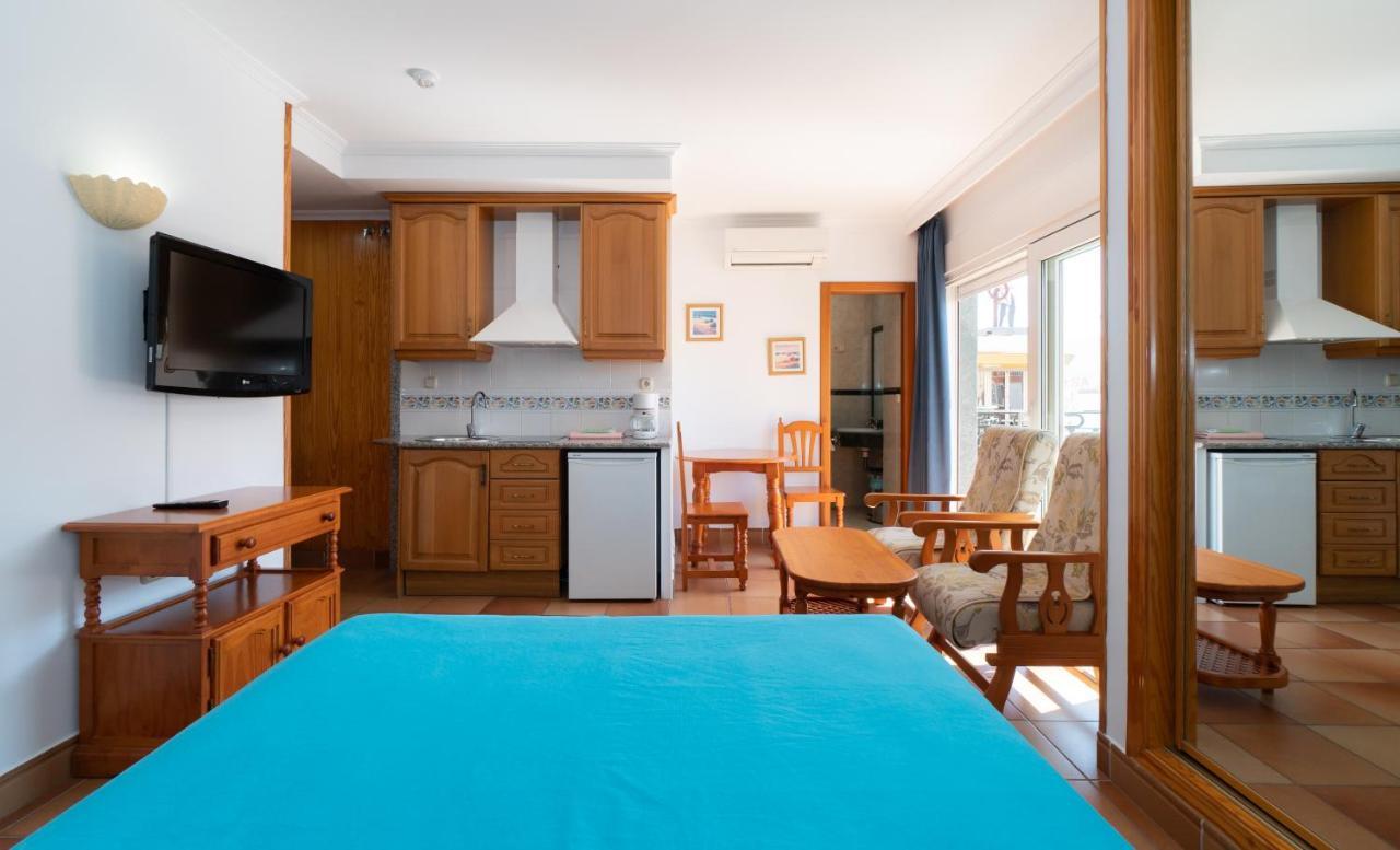 Apartamentos Leonor Carihuela Torremolinos Esterno foto