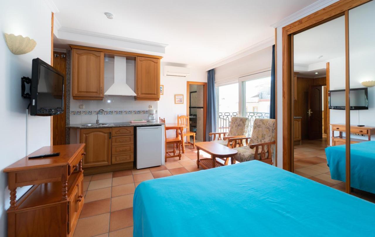 Apartamentos Leonor Carihuela Torremolinos Esterno foto
