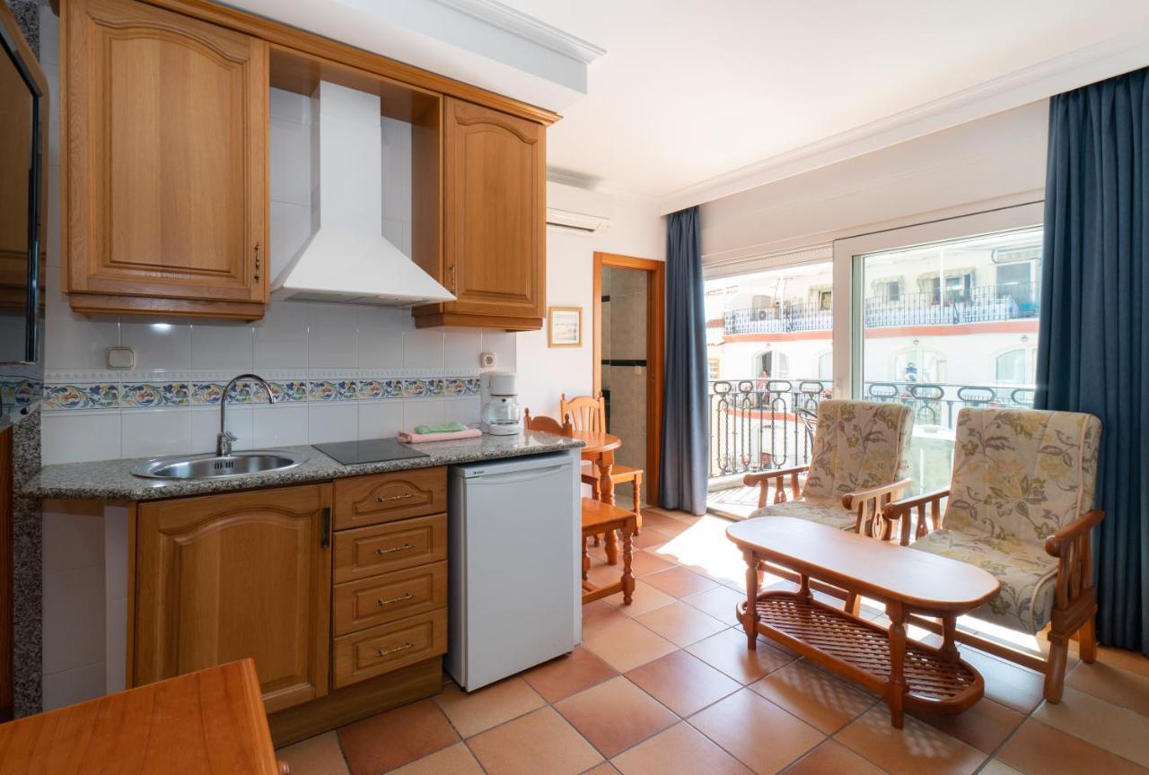 Apartamentos Leonor Carihuela Torremolinos Esterno foto