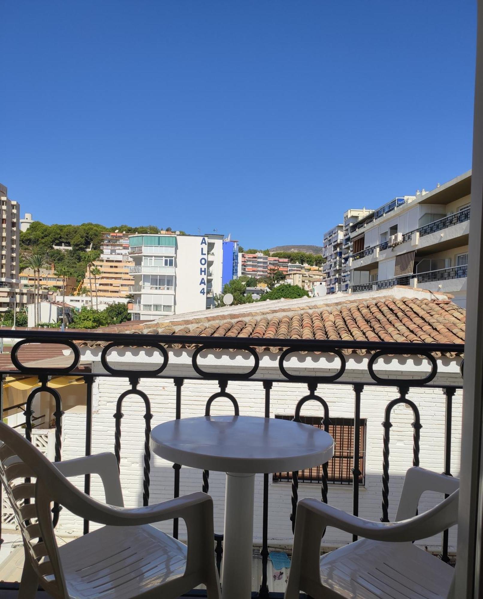 Apartamentos Leonor Carihuela Torremolinos Esterno foto