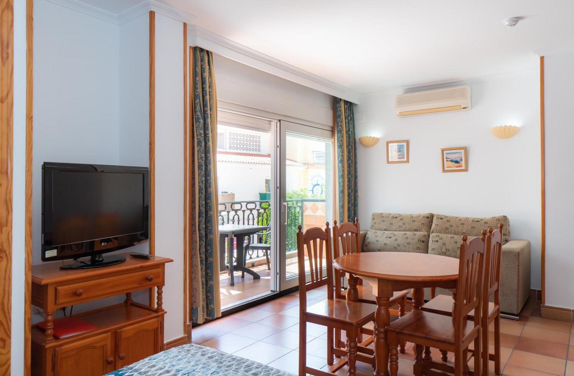 Apartamentos Leonor Carihuela Torremolinos Esterno foto