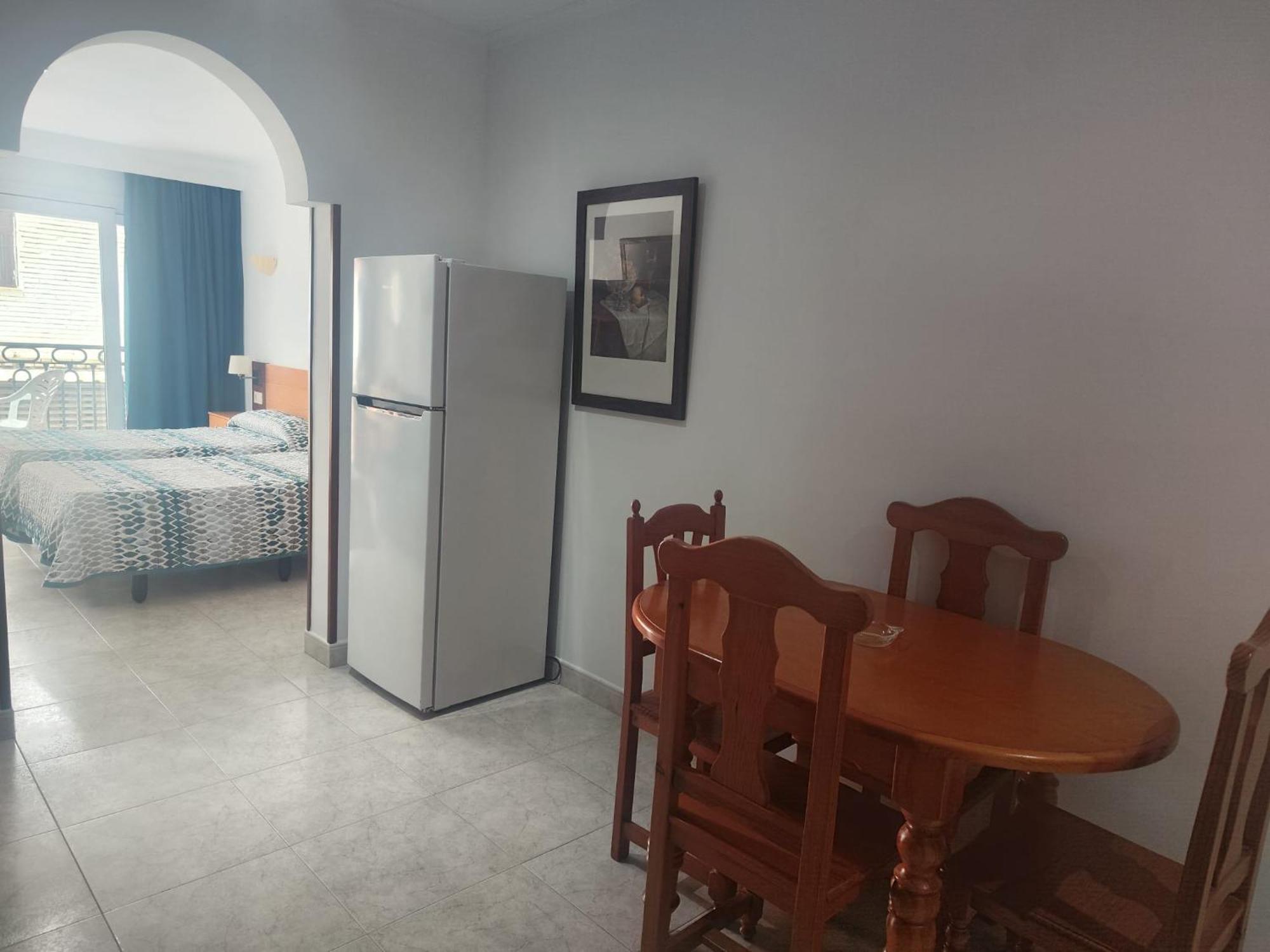 Apartamentos Leonor Carihuela Torremolinos Esterno foto