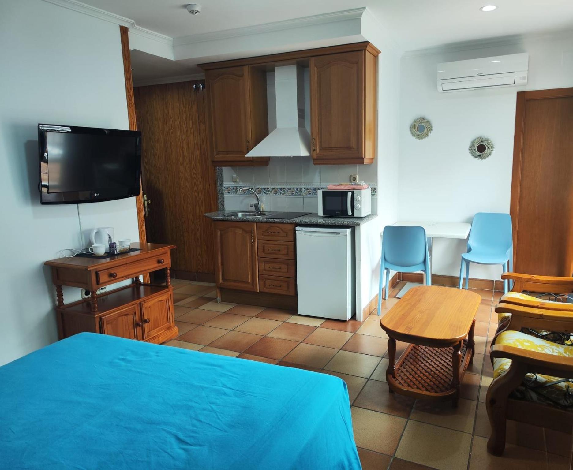 Apartamentos Leonor Carihuela Torremolinos Esterno foto