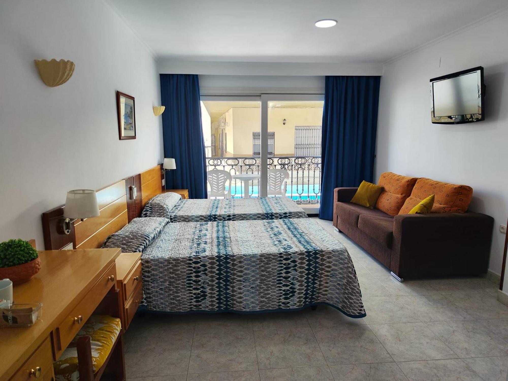 Apartamentos Leonor Carihuela Torremolinos Esterno foto
