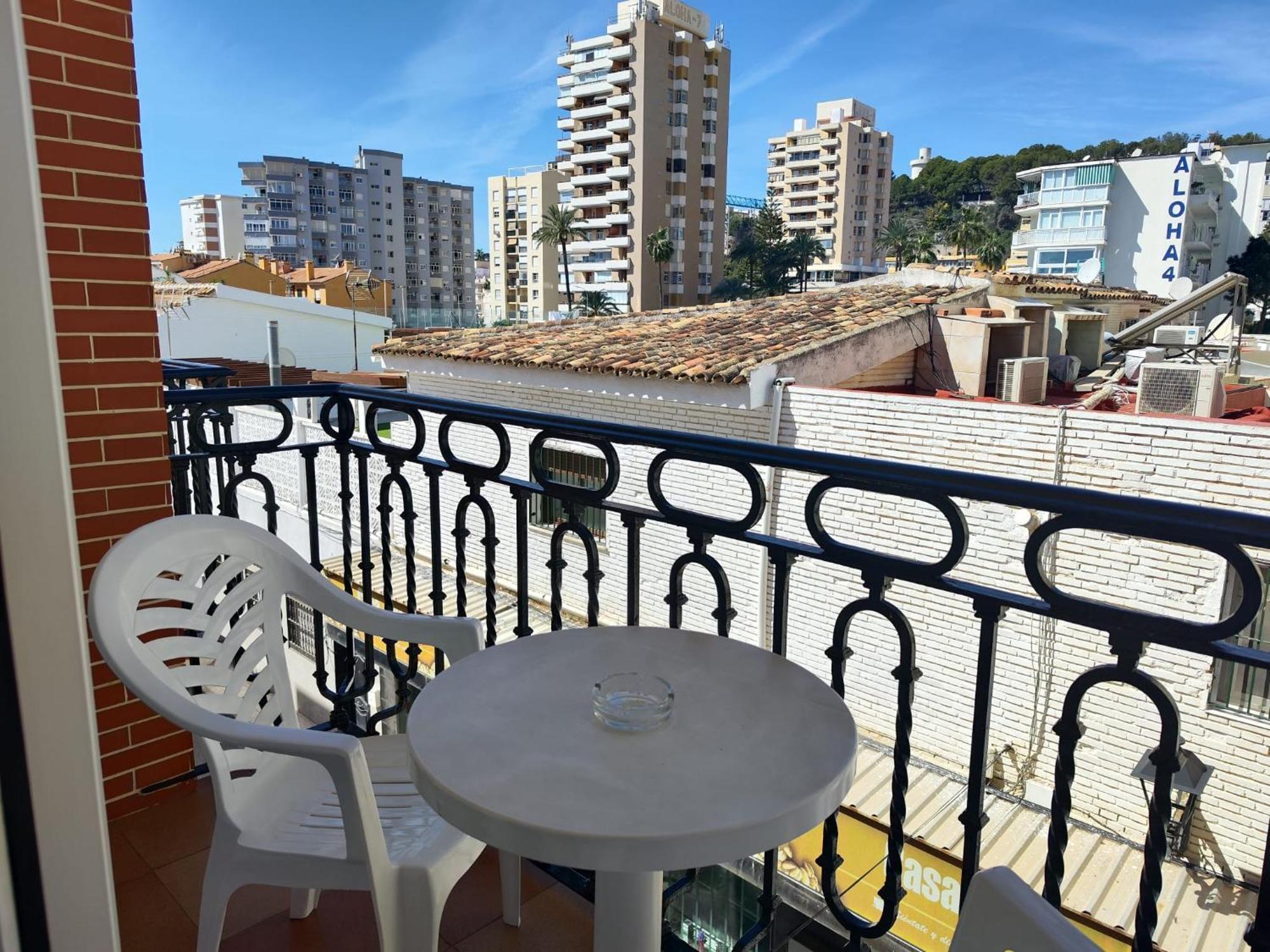 Apartamentos Leonor Carihuela Torremolinos Esterno foto