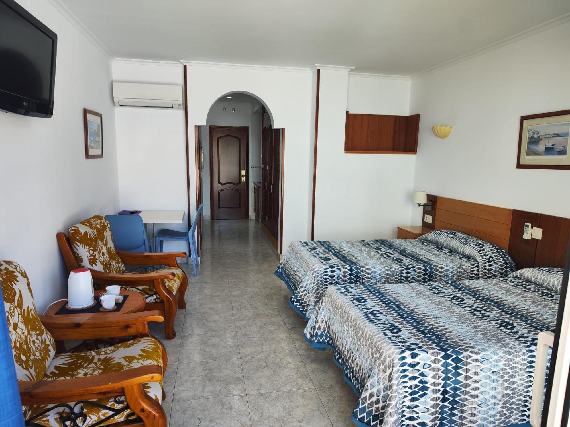 Apartamentos Leonor Carihuela Torremolinos Esterno foto