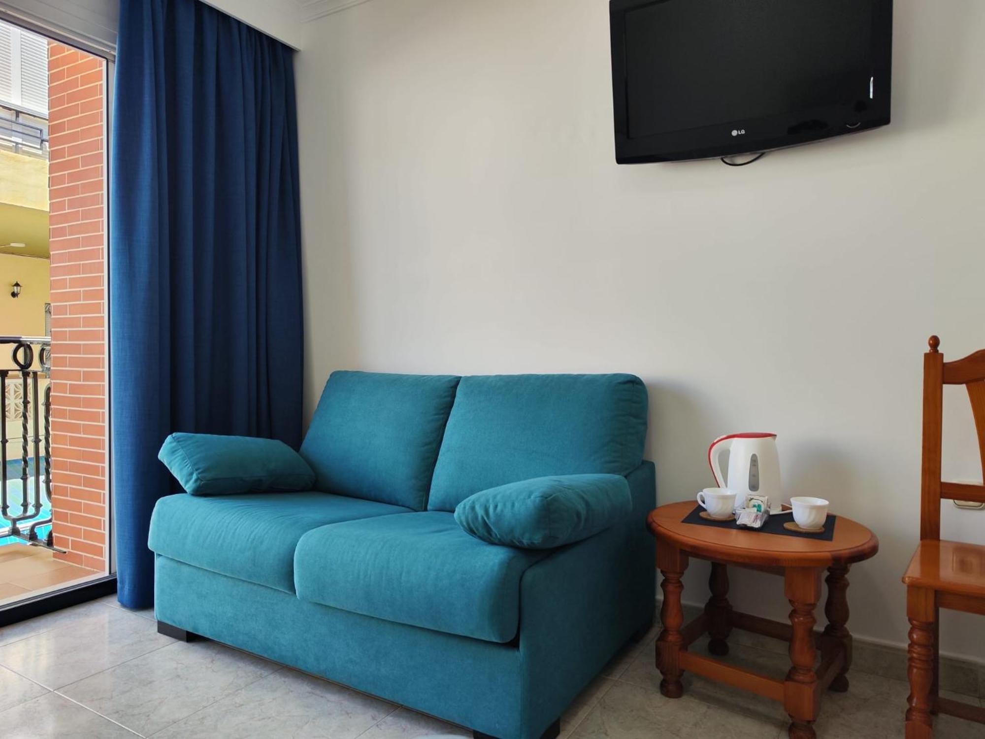 Apartamentos Leonor Carihuela Torremolinos Esterno foto