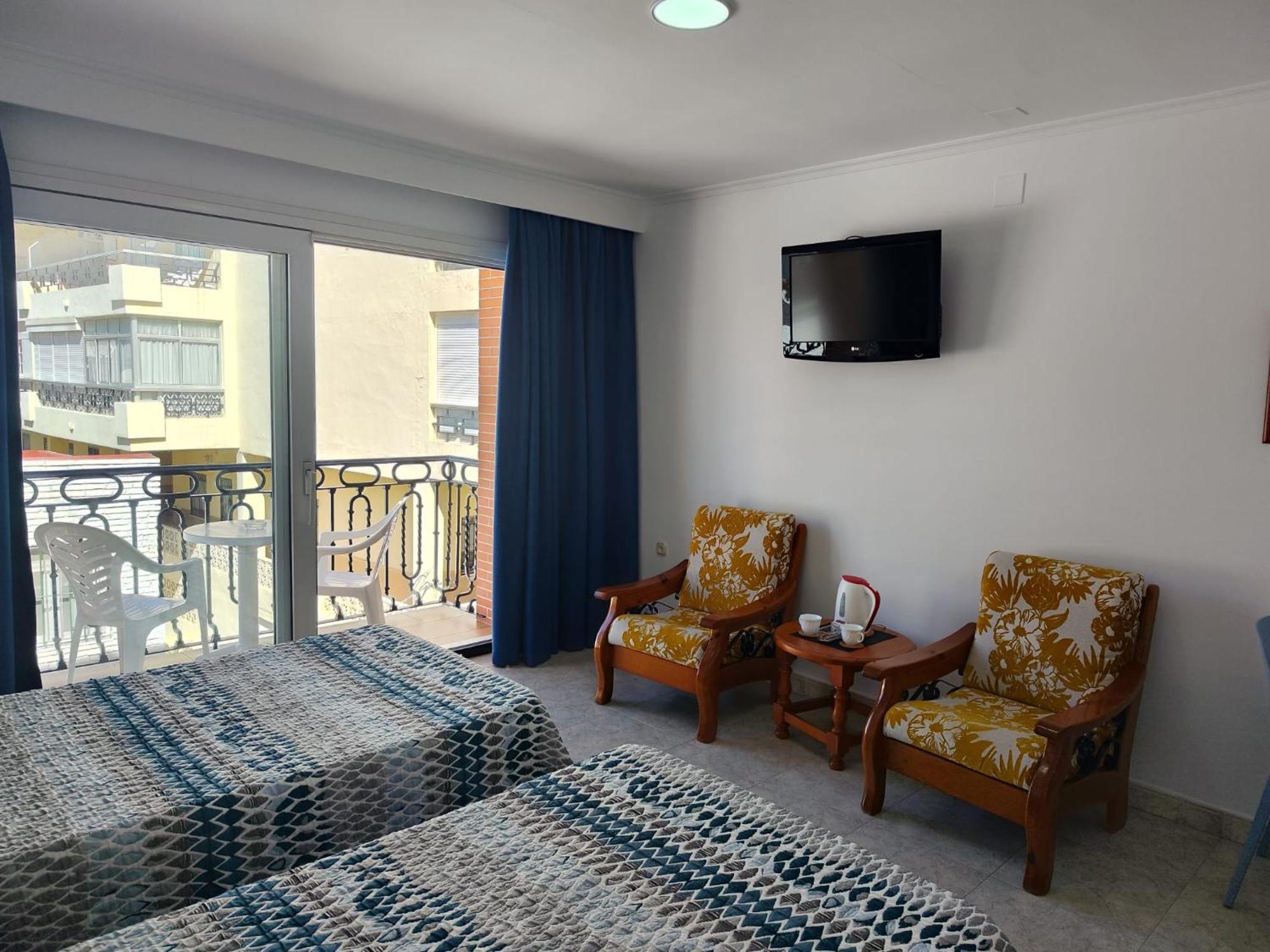 Apartamentos Leonor Carihuela Torremolinos Esterno foto