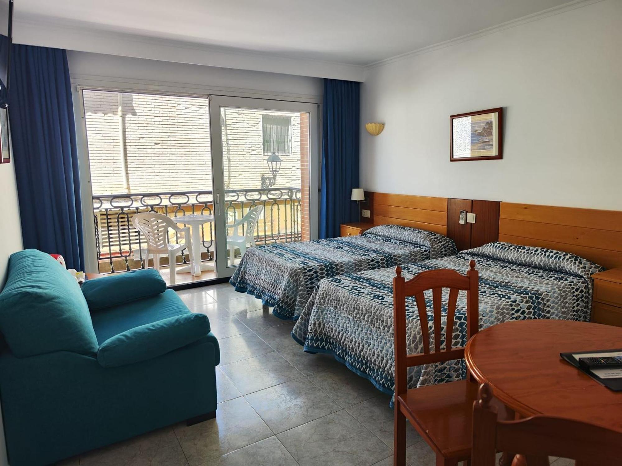 Apartamentos Leonor Carihuela Torremolinos Esterno foto