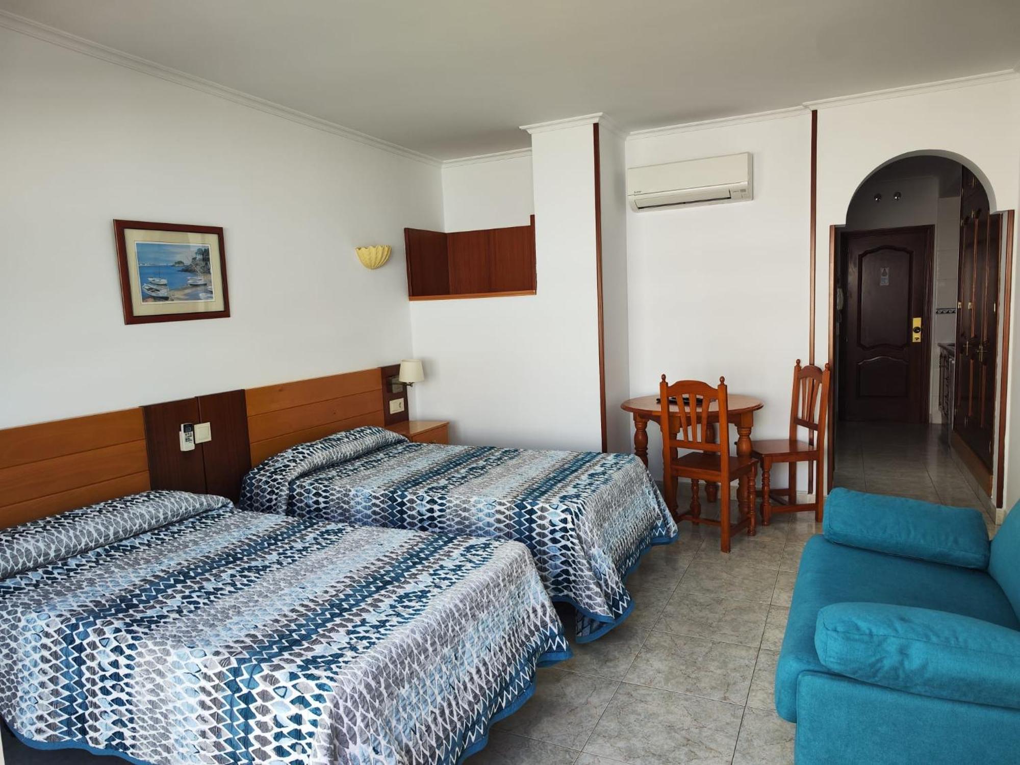 Apartamentos Leonor Carihuela Torremolinos Esterno foto