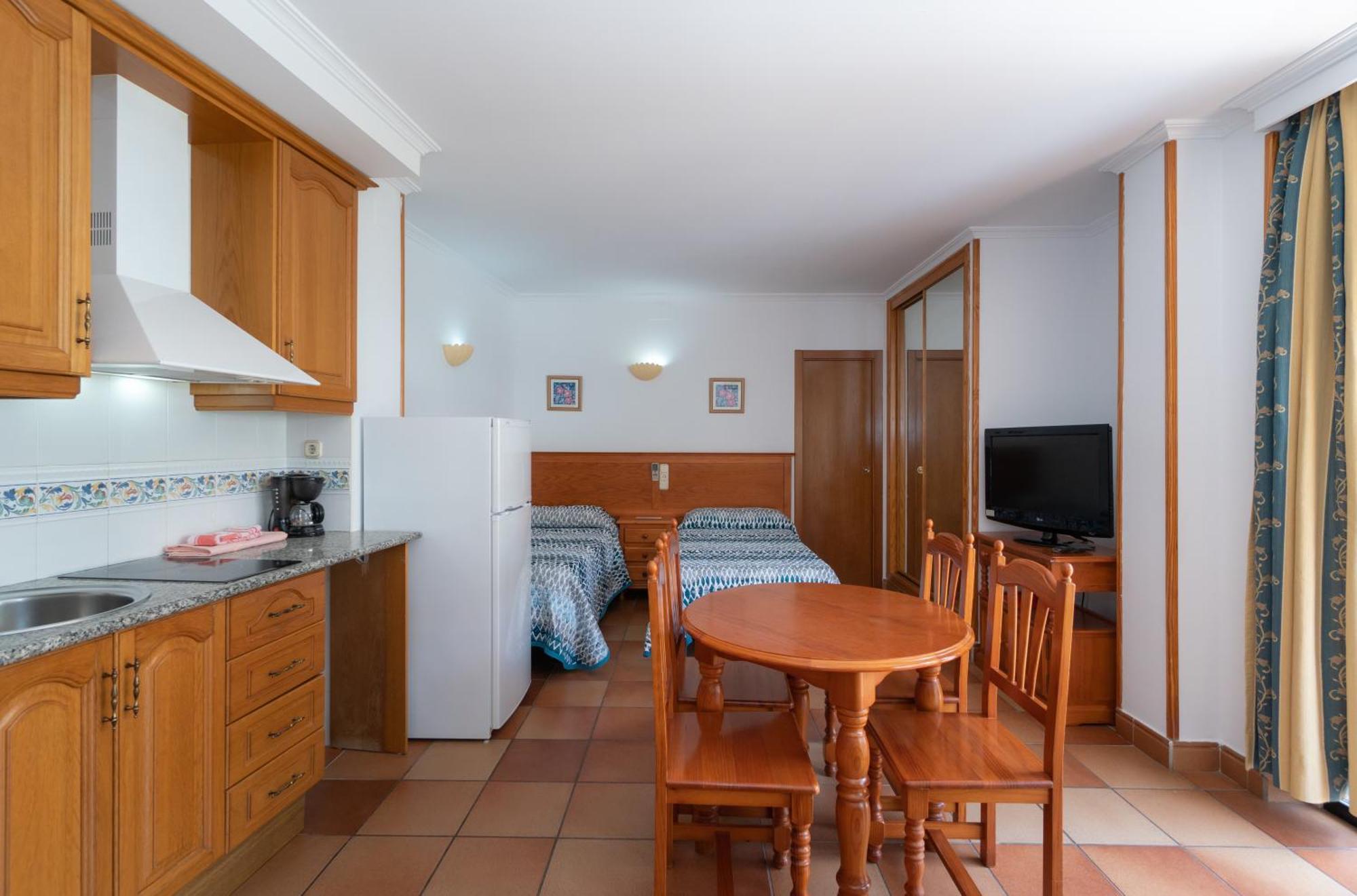 Apartamentos Leonor Carihuela Torremolinos Camera foto
