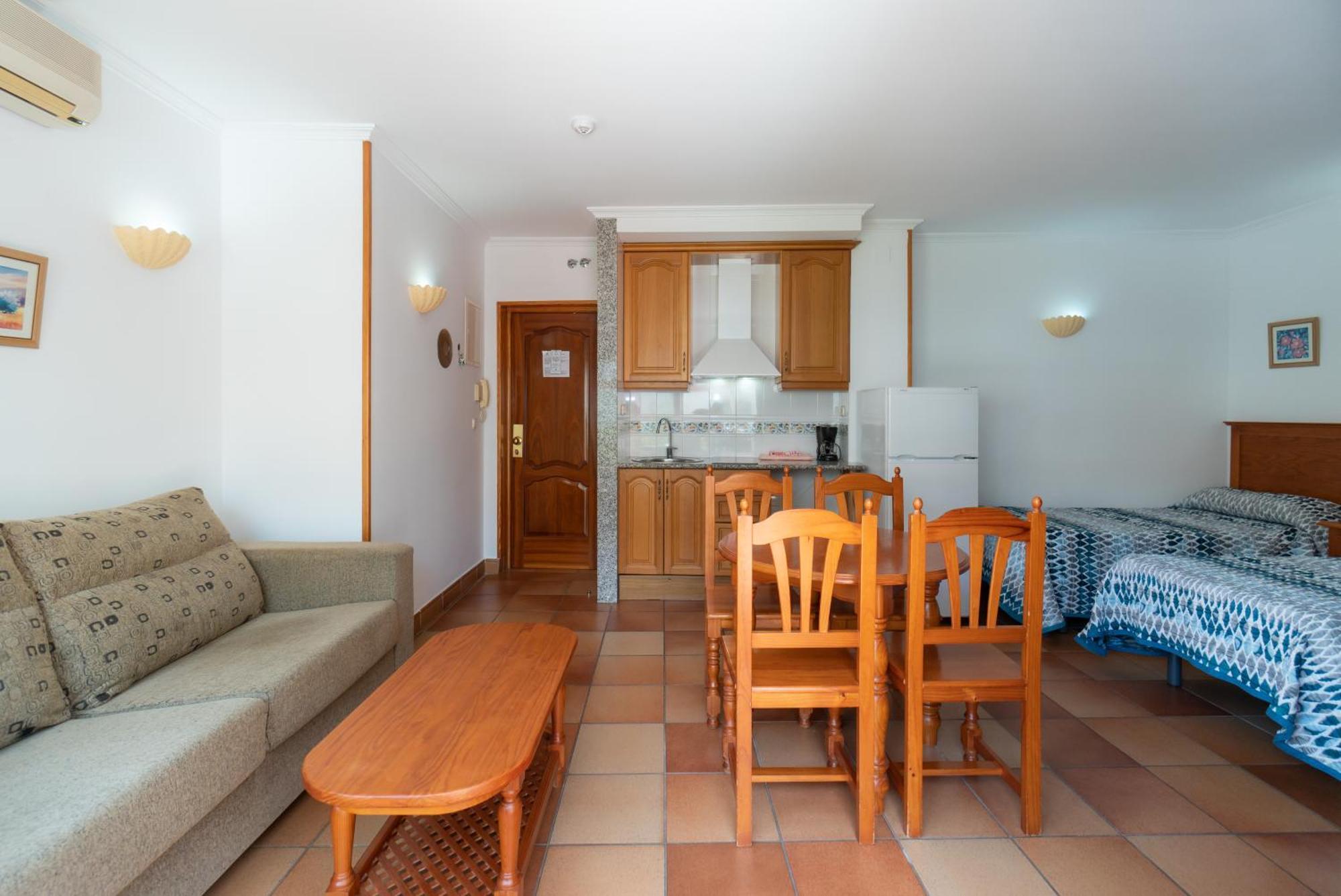 Apartamentos Leonor Carihuela Torremolinos Camera foto